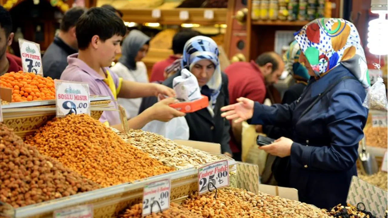 Esnafta bayram coşkusu! '120 milyar liralık ciro hedefiyle kasaplardan marketlere büyük yoğunluk