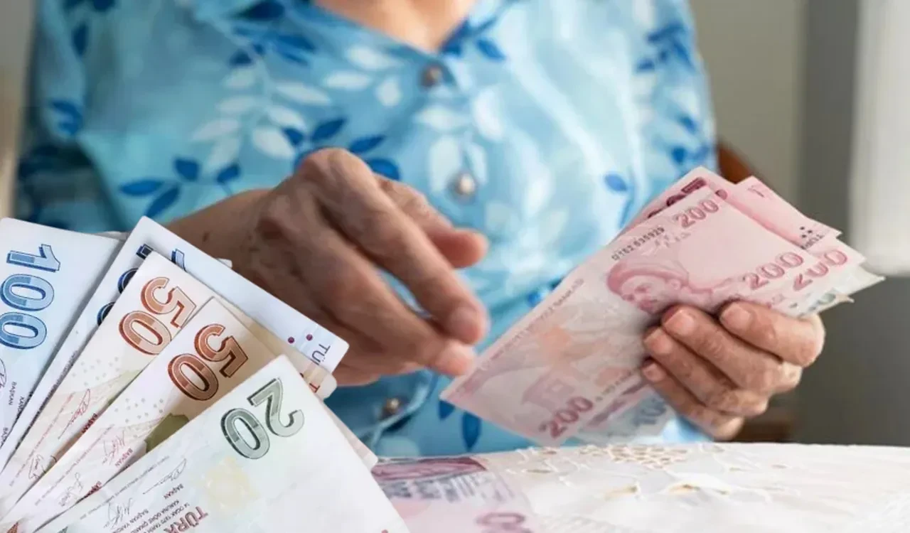 Meclis kapandı, olan emekliye oldu! Bayram ikramiyesi için yeni formül ortaya çıktı