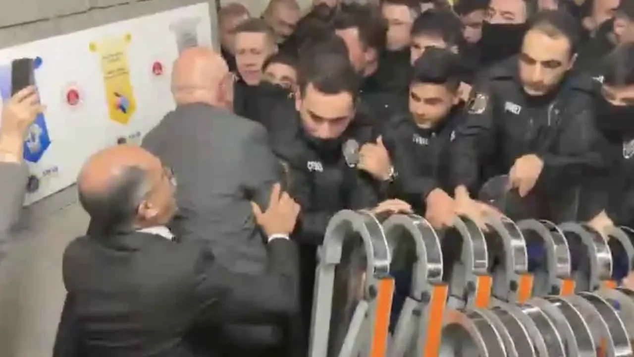 Çağlayan Adliyesi'nde olaylı gece! CHP'li vekiller ile polis arasında arbede yaşandı