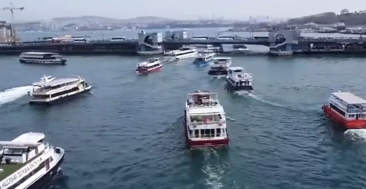 İBB'ye 'Kararından geri dön' çağrısı! Tekneleriyle protesto ettiler