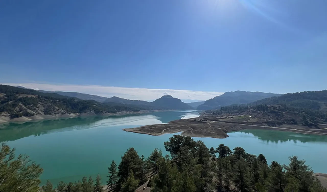 Kahramanmaraş'taki bu köy 42 yıldır ortaya çıkıp kayboluyor! Esrarengiz görüntüye sahip
