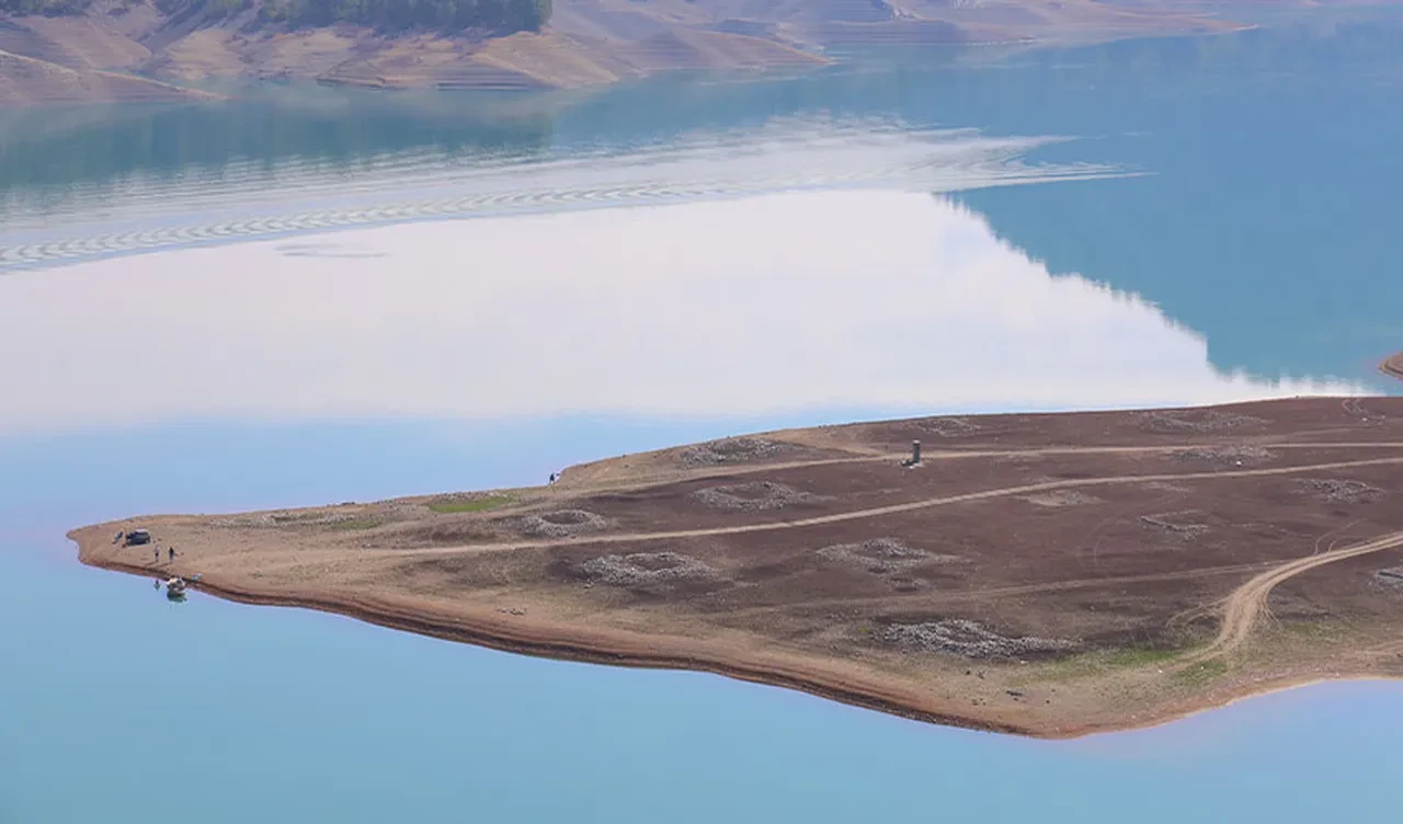 Kahramanmaraş'taki bu köy 42 yıldır ortaya çıkıp kayboluyor! Esrarengiz görüntüye sahip