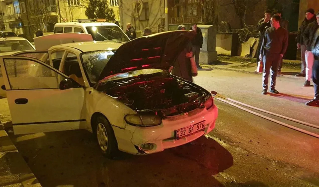 Kontağı çevirdiği an araç birden alev aldı