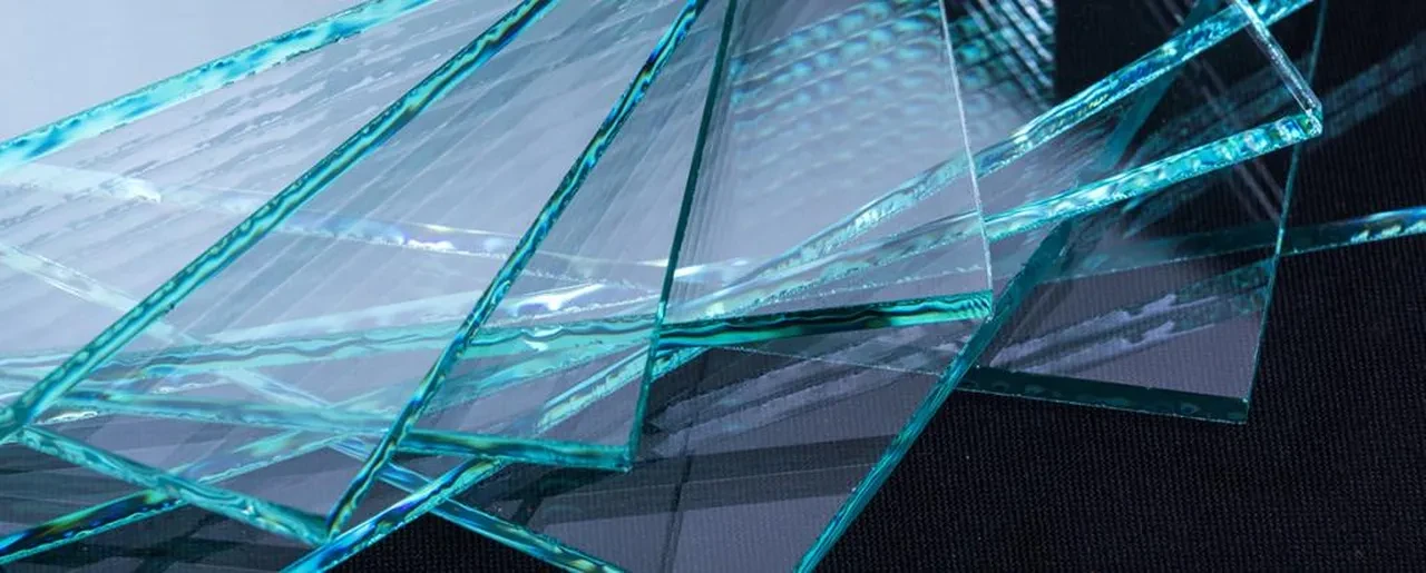 Bilim insanları camı baştan tasarladı: Kendini temizliyor, mikropları yok ediyor