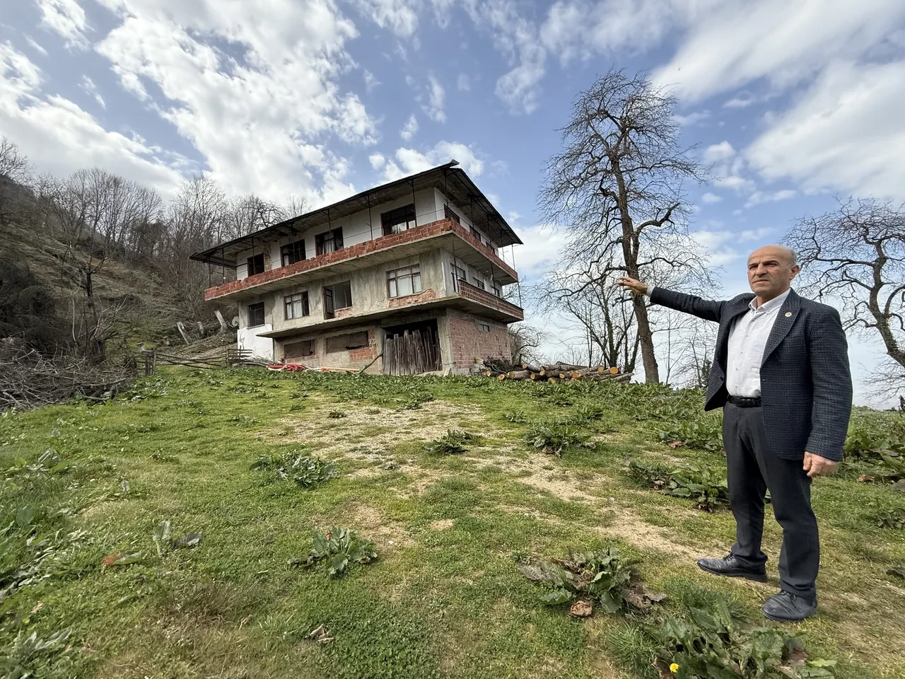 Bir mahallede tedirgin eden olay! Her şey yamuluyor, vatandaşlar terk ediyor: Deprem olsa kurtulamayız!