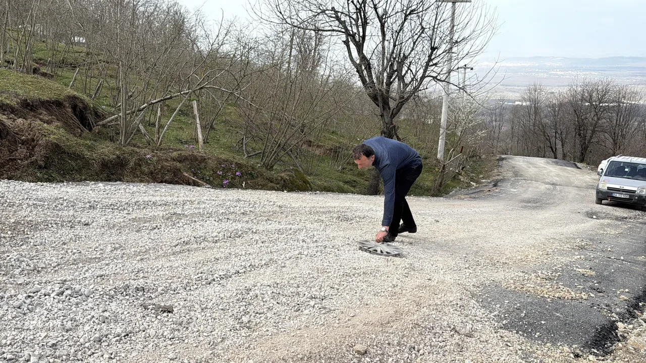 Bir mahallede tedirgin eden olay! Her şey yamuluyor, vatandaşlar terk ediyor: Deprem olsa kurtulamayız!