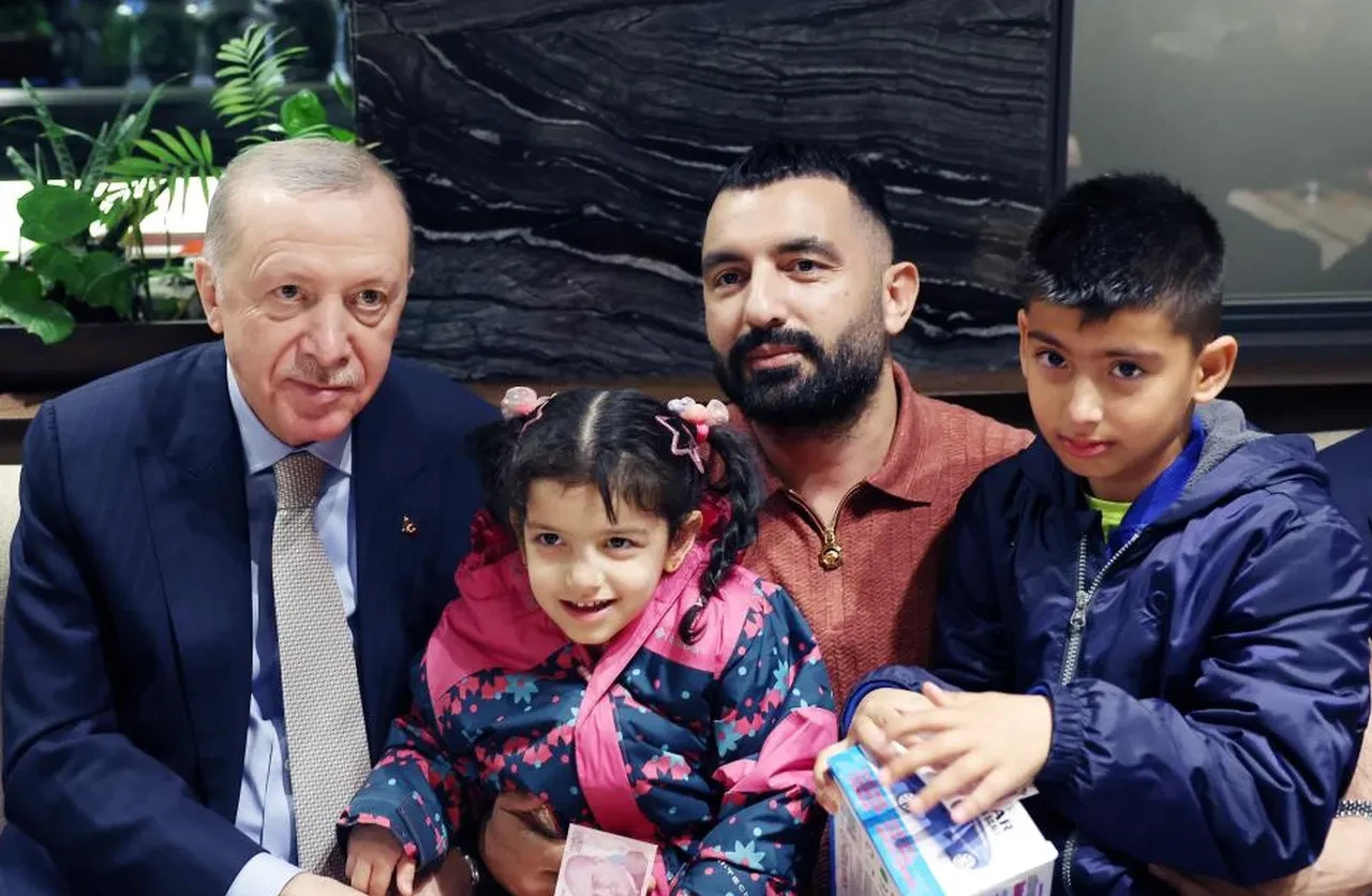 Cumhurbaşkanı Erdoğan gençlerle kafede bir araya geldi!