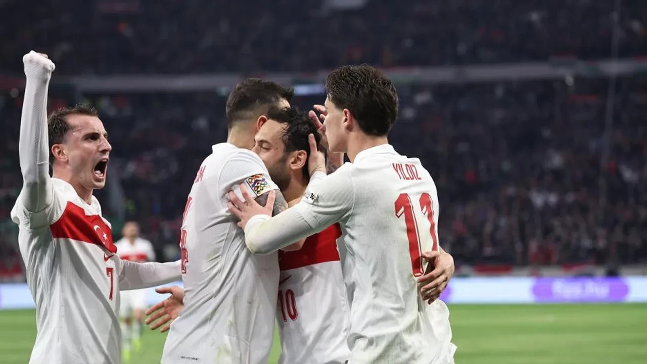 Cumhurbaşkanı Erdoğan'dan A Milli Futbol Takımı'na tebrik telefon