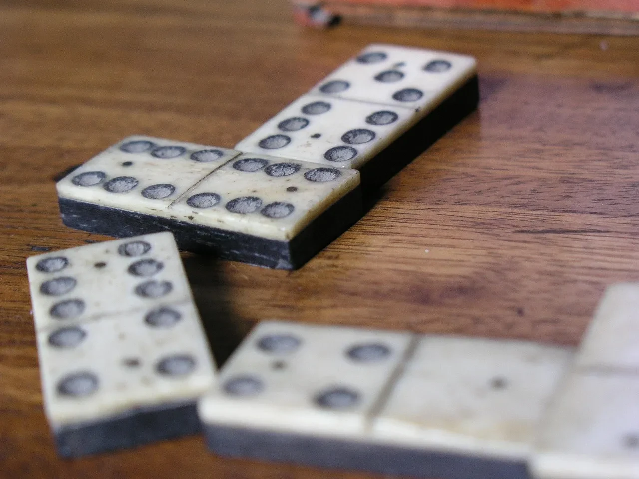 Domino Nedir ve Nasıl Oynanır? Domino Oyunu Toplam Kaçta Biter?