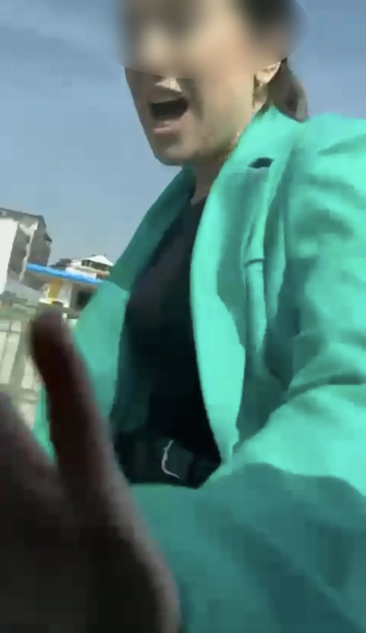 Hamile sürücüye trafikte dehşet: Şerit ihlali tartışması görüntülere yansıdı