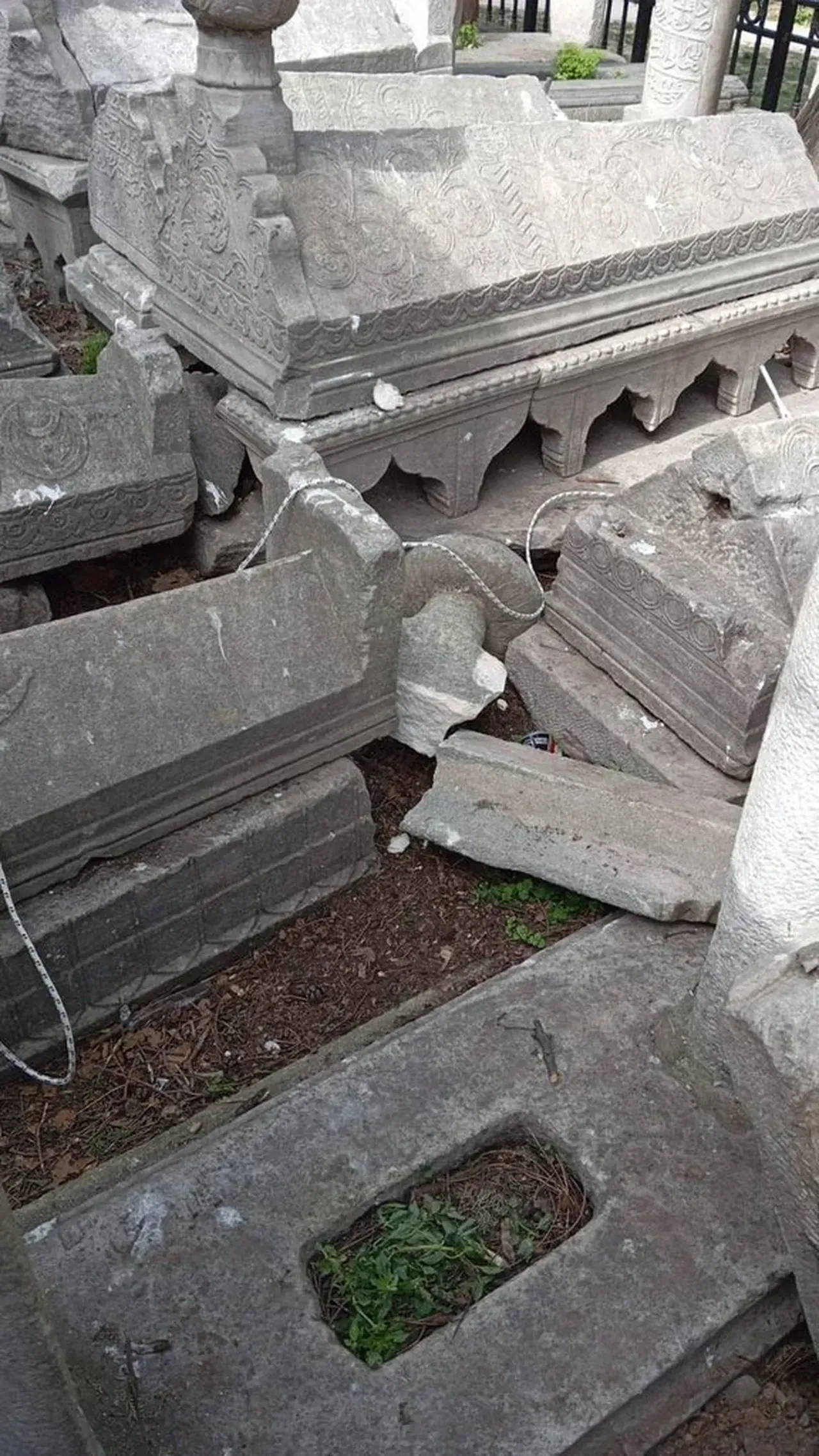 İstanbul Valisi Davut Gül Şehzadebaşı Camii'nde incelemelerde bulunuyor!