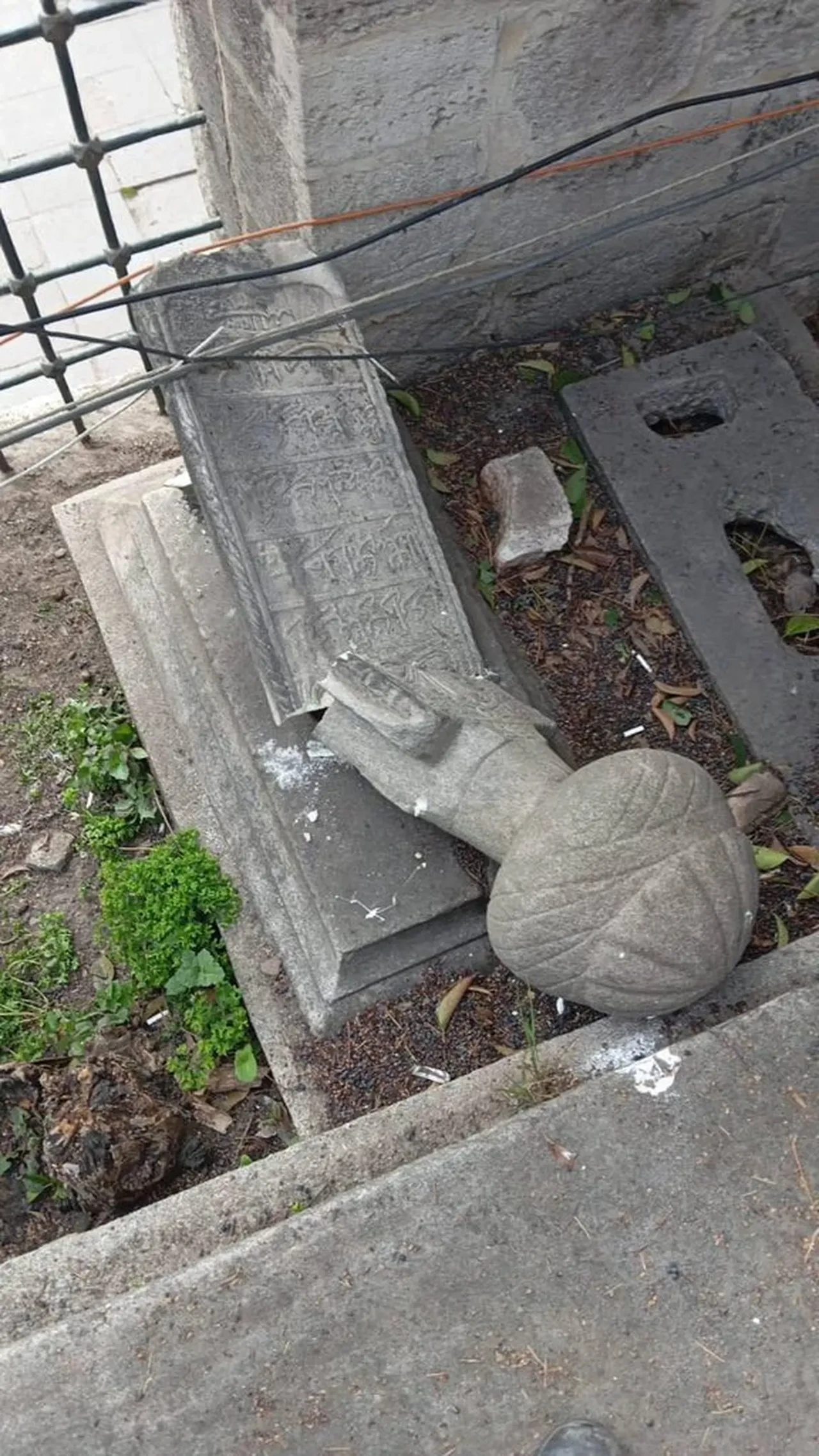 Şehzadebaşı Camii’nde tarihi mezarlar talan edildi! Vali Gül'den Saraçhane protestolarına sert tepki
