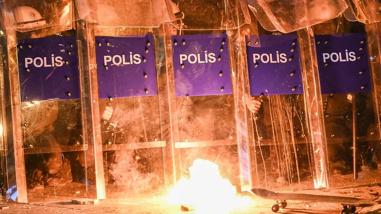 Ankara'da bazı metro ve otobüs durakları kapatıldı