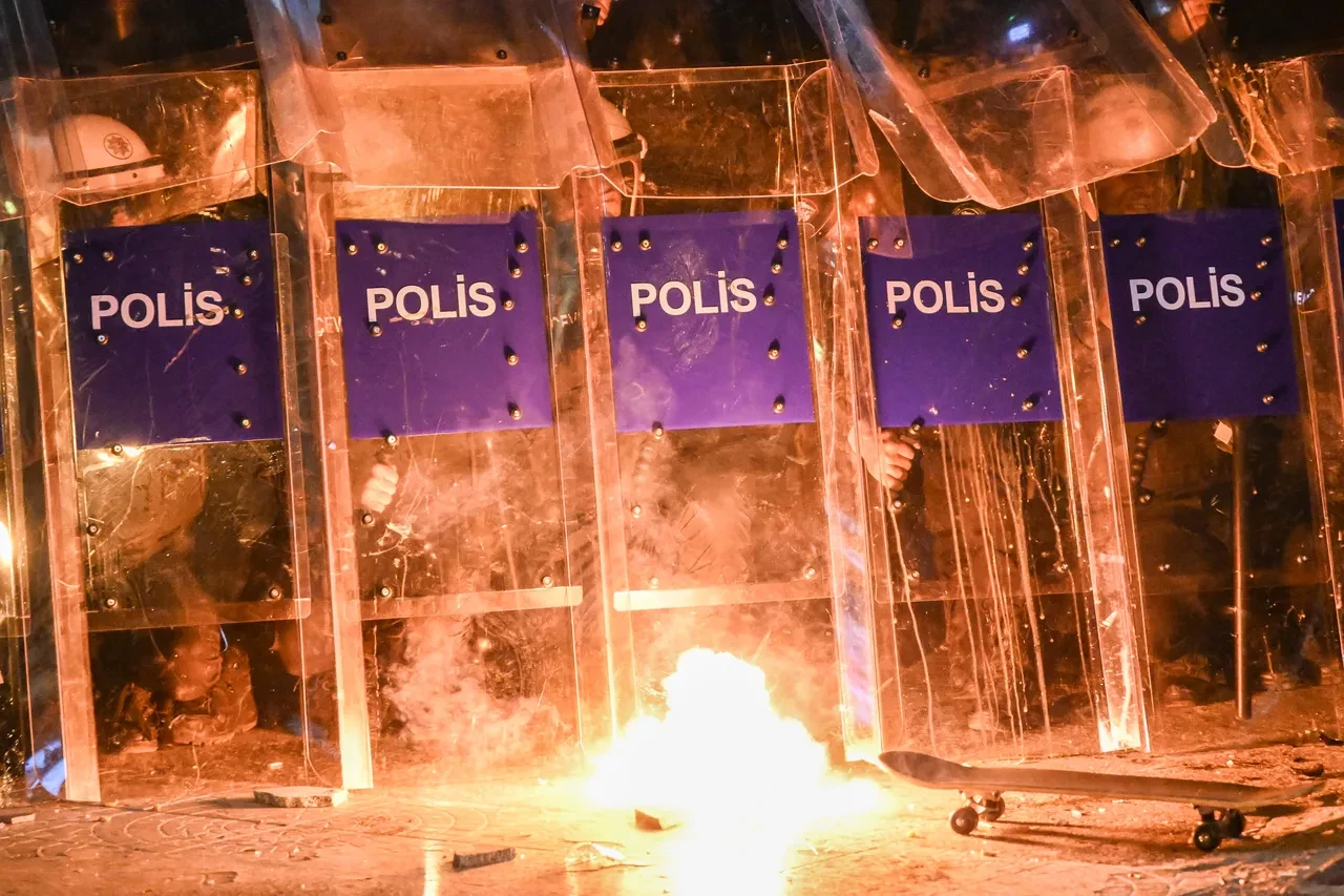 Ankara’daki izinsiz gösteride polisler yaralandı