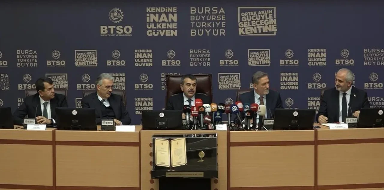 Eğitim-Sen grev kararı almıştı! Bakan Tekin'den öğretmenlere uyarı
