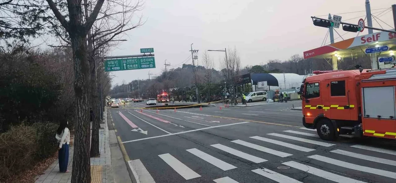 Güney Kore'deki bir anda oluşan dev çukur motosikleti yuttu: 1 kayıp, 1 yaralı