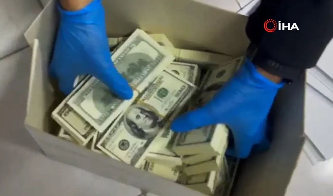 Mersin'de kalpazanlara büyük darbe! Matbaa kurup 300 milyon liralık dolar bastılar! İşte operasyonun detayları