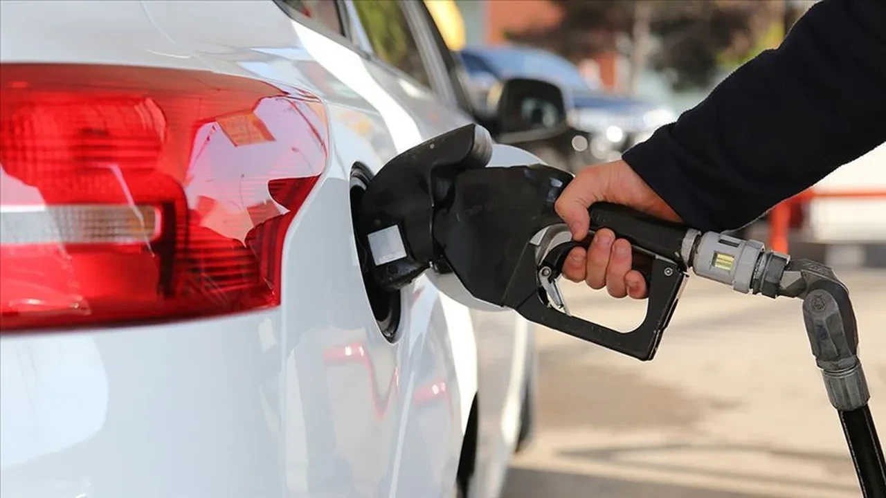 Motorin zammında sürpriz değişiklik! Akaryakıtta tabela değişiyor: Bu gece yarısından itibaren geçerli olacak
