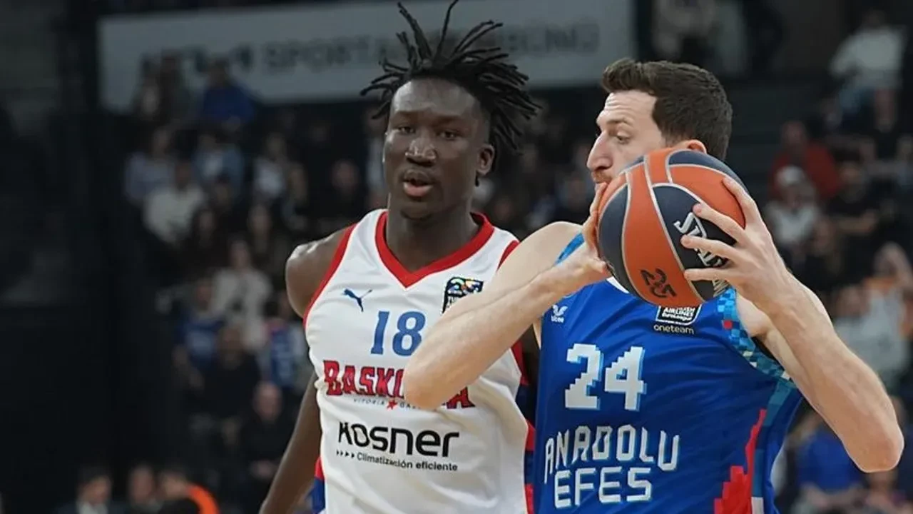 Anadolu Efes Baskonia maçı kaç kaç bitti? Üst üste 5. galibiyet