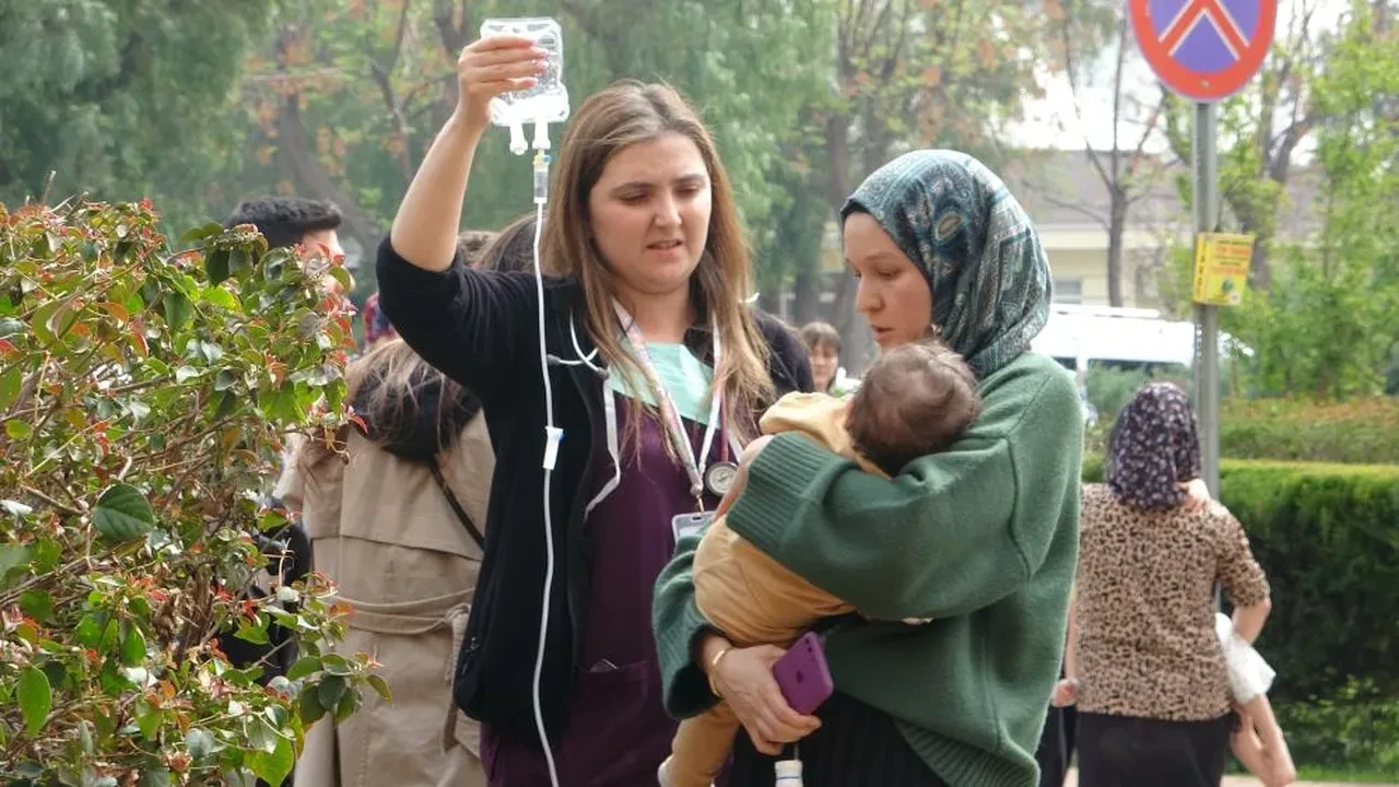 Antalya'da hastane acil servisinde yangın! Bazı hastalar çatıda mahsur kaldı