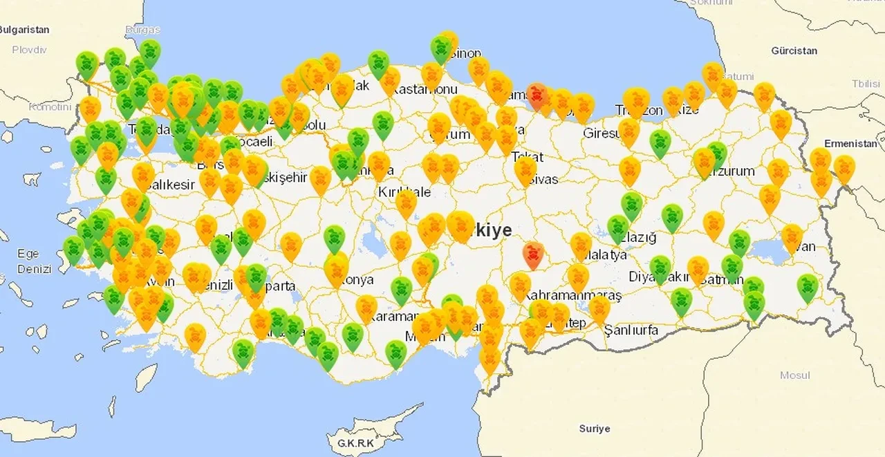 Bayramda gökyüzü çöl tozuna teslim! 'Her nefesiniz ciğerinize zarar'