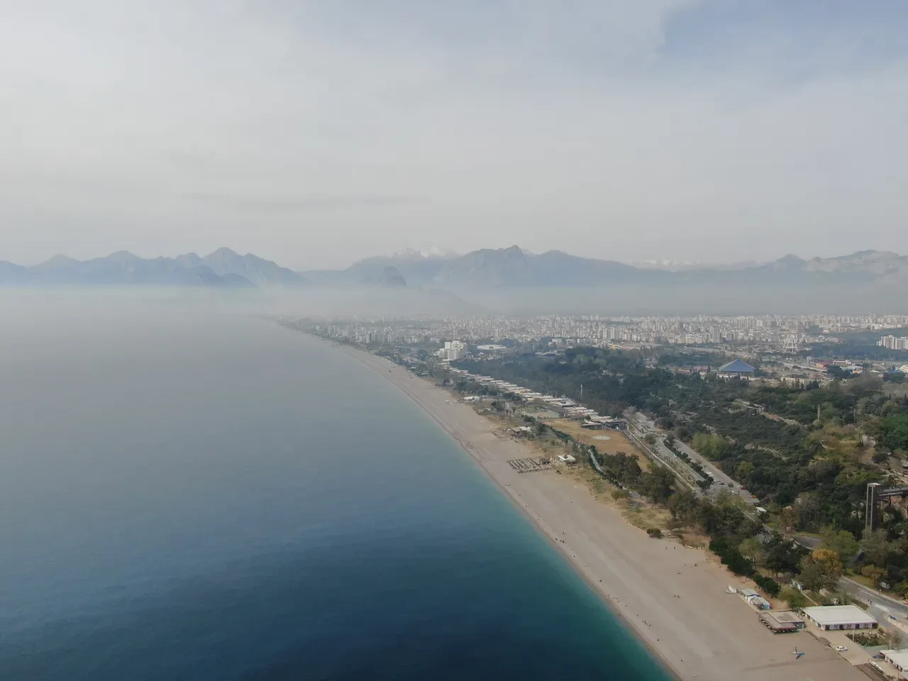 Bayramda gökyüzü çöl tozuna teslim! 'Her nefesiniz ciğerinize zarar'