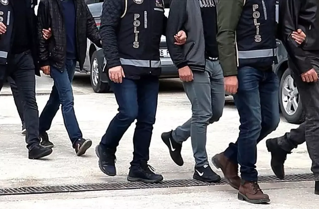 İstanbul Emniyet Müdürlüğü duyurdu! İzinsiz gösterilere katılan 106 şüpheli daha gözaltında 