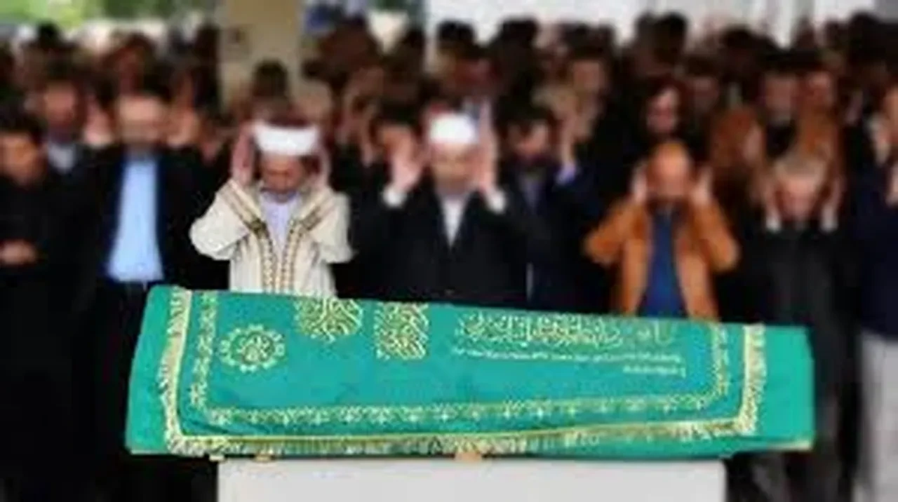 Kadınlar cenaze namazı kılabilir mi? İslam'da cenaze namazının hükmü!