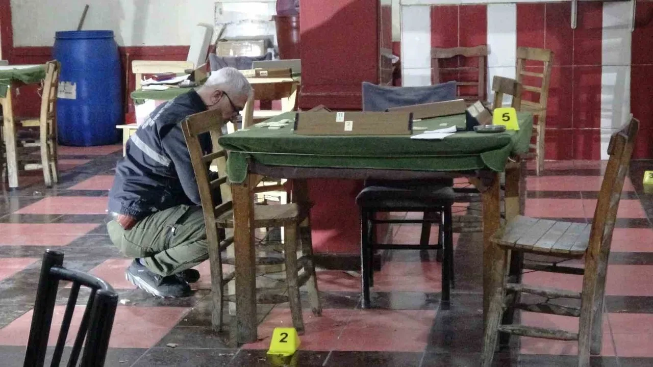 Okey masasında kan donduran cinayet: 2 arkadaşı tabancayla öldürdü