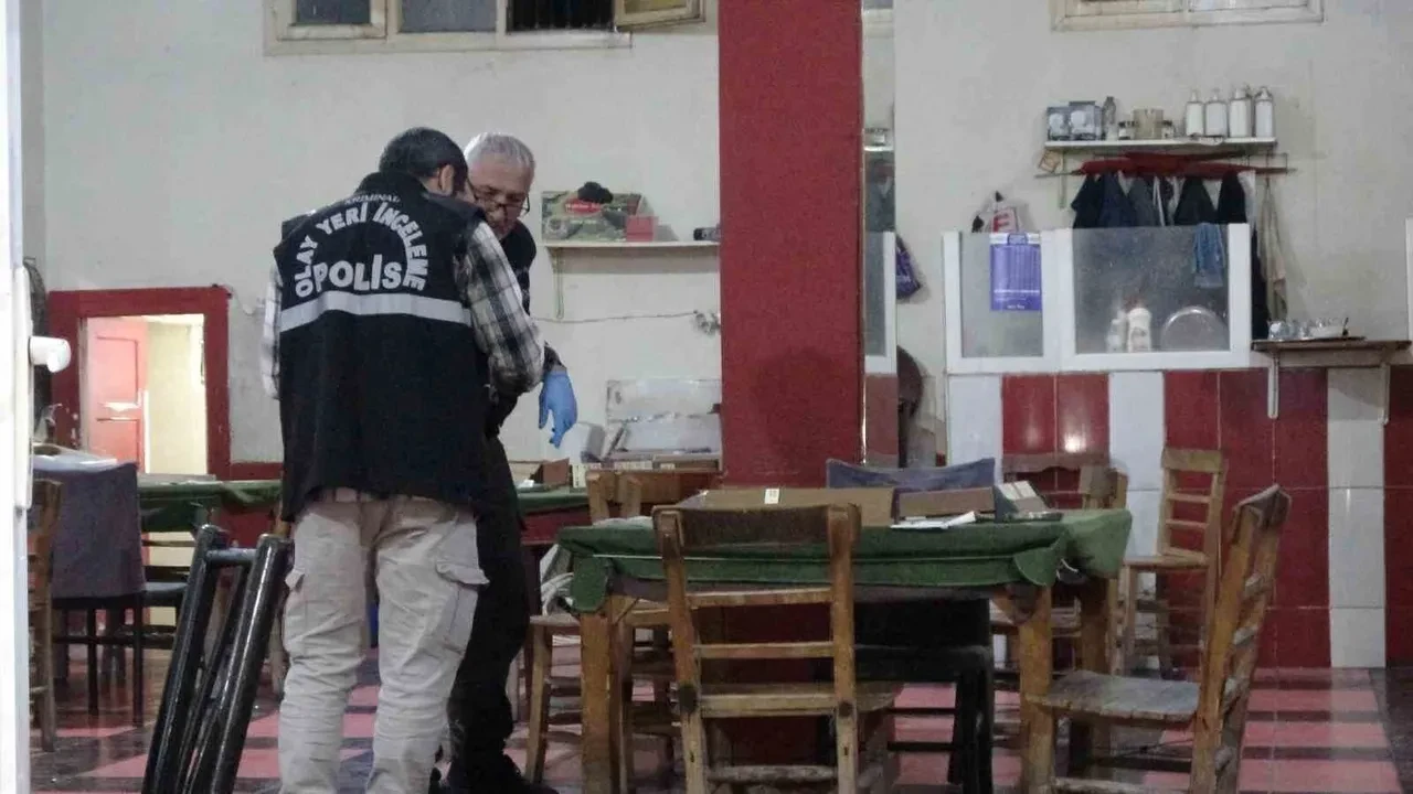 Okey masasında kan donduran cinayet: 2 arkadaşı tabancayla öldürdü