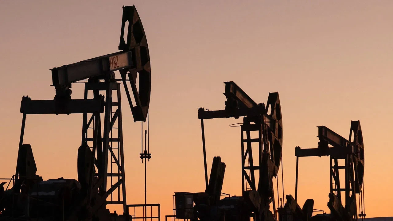 Petrol fiyatları üç haftanın zirvesinde: ABD yaptırımları piyasayı gerdi