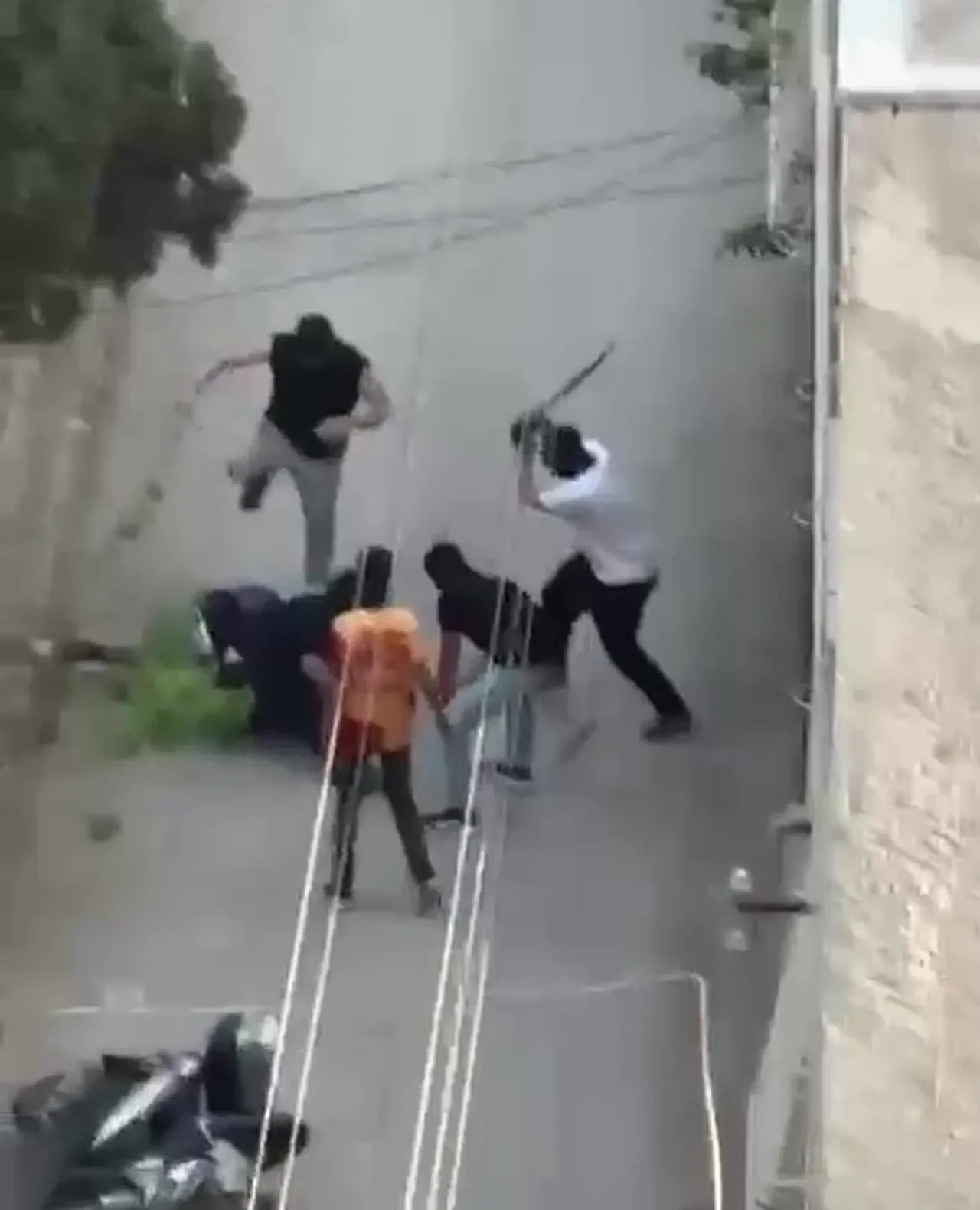 Adana’da kar maskeli dehşeti: Sopayla öldüresiye dövüp kaçtılar