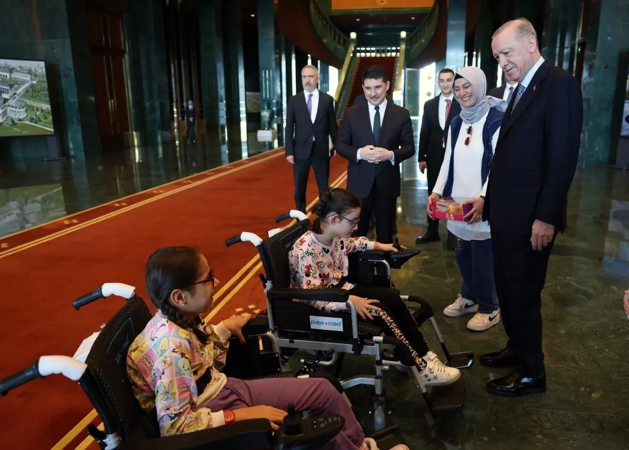 Cumhurbaşkanı Erdoğan'dan engelli çocuklara anlamlı hediye