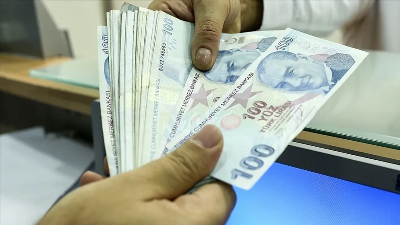 Emekliye bayram ikramiyesiyle ilgili yeni gelişme: Meclis'ten geçti! İşte paraların hesaba yatırılacağı tarih