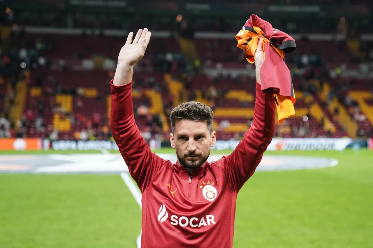 Galatasaray'a rekor transfer! Yıldız futbolcu gemileri yaktı: Bırakın gideyim