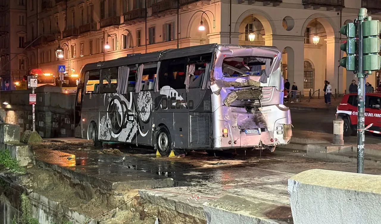 İtalya'da nehre yolcu otobüsü düştü! 1 ölü