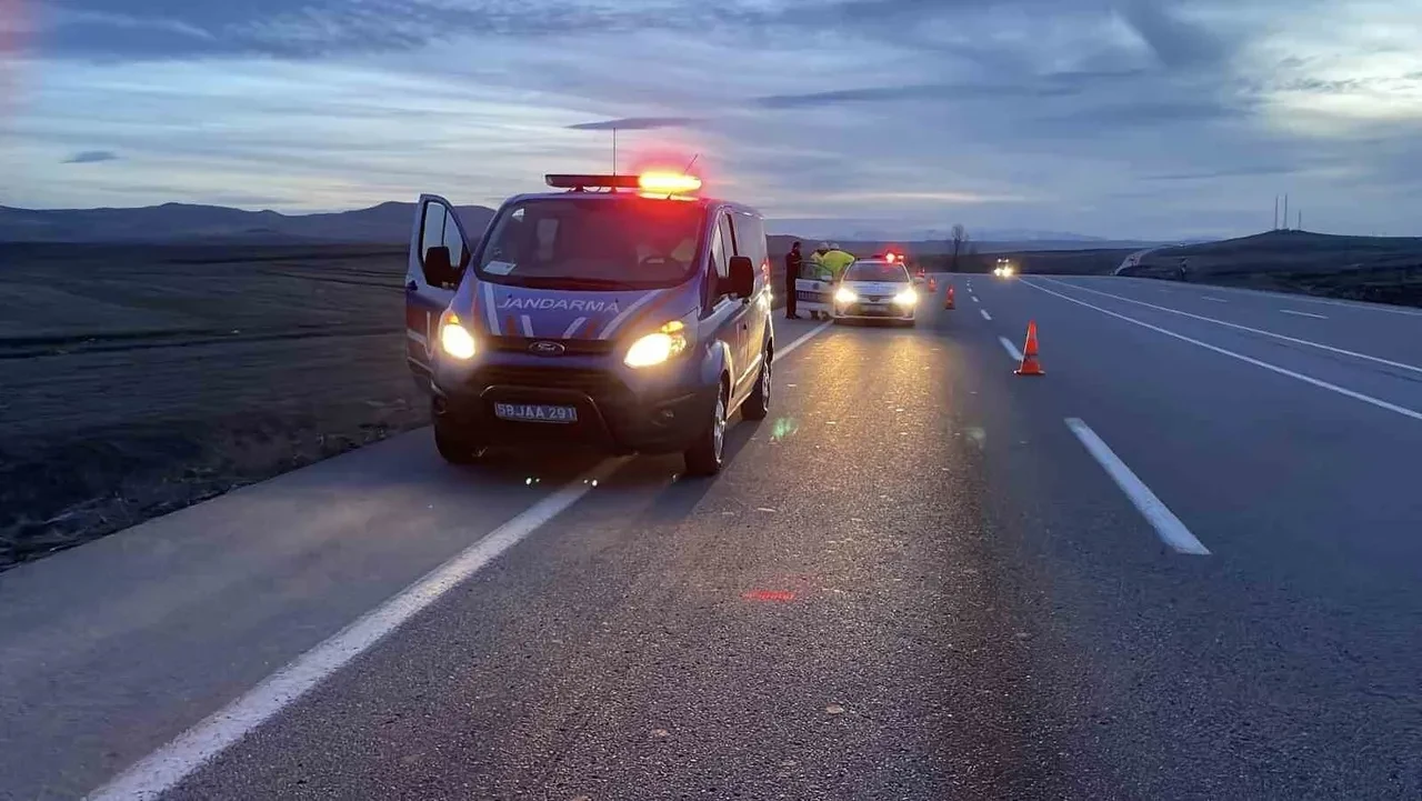 Kazaya yardım için geldi, yardımlık oldu: 3 yaralı