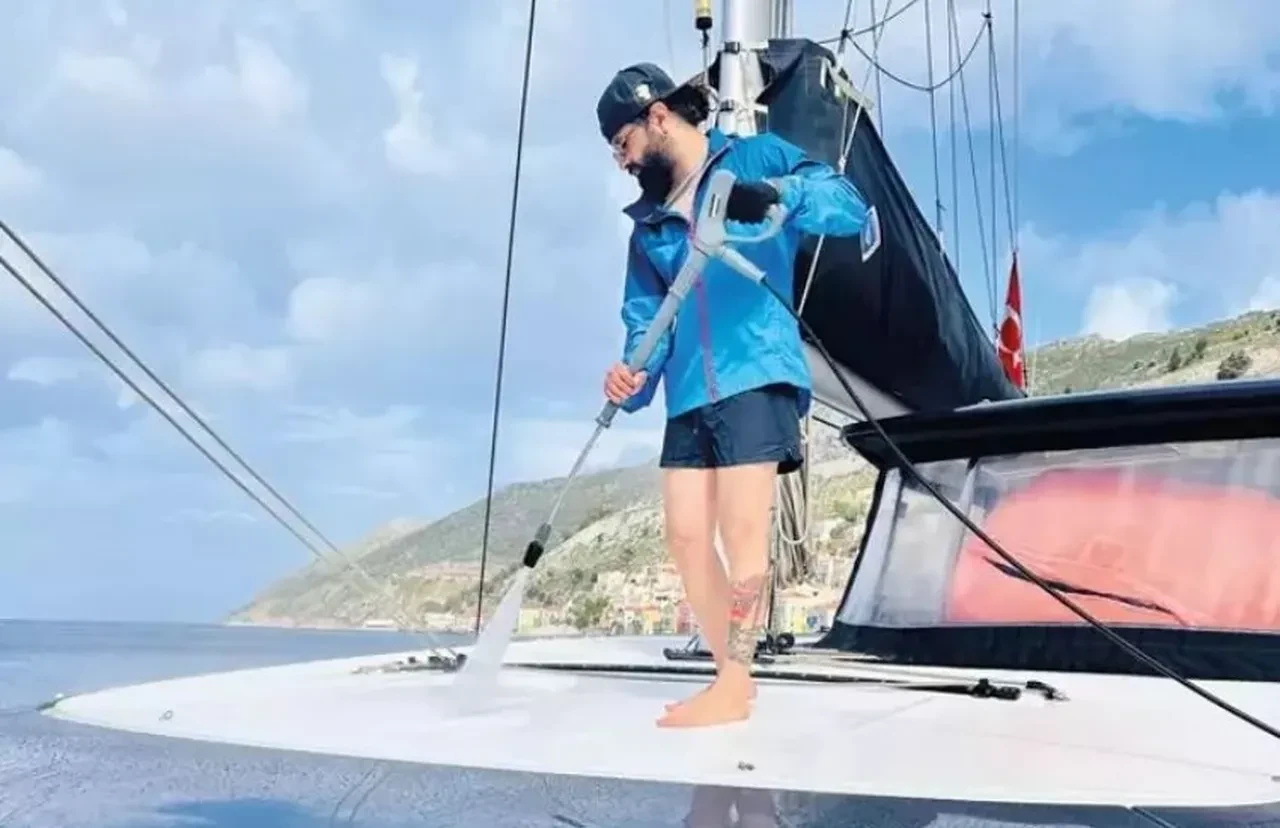 Koray Avcı'nın yeni hayatı! Artık teknede yaşıyor