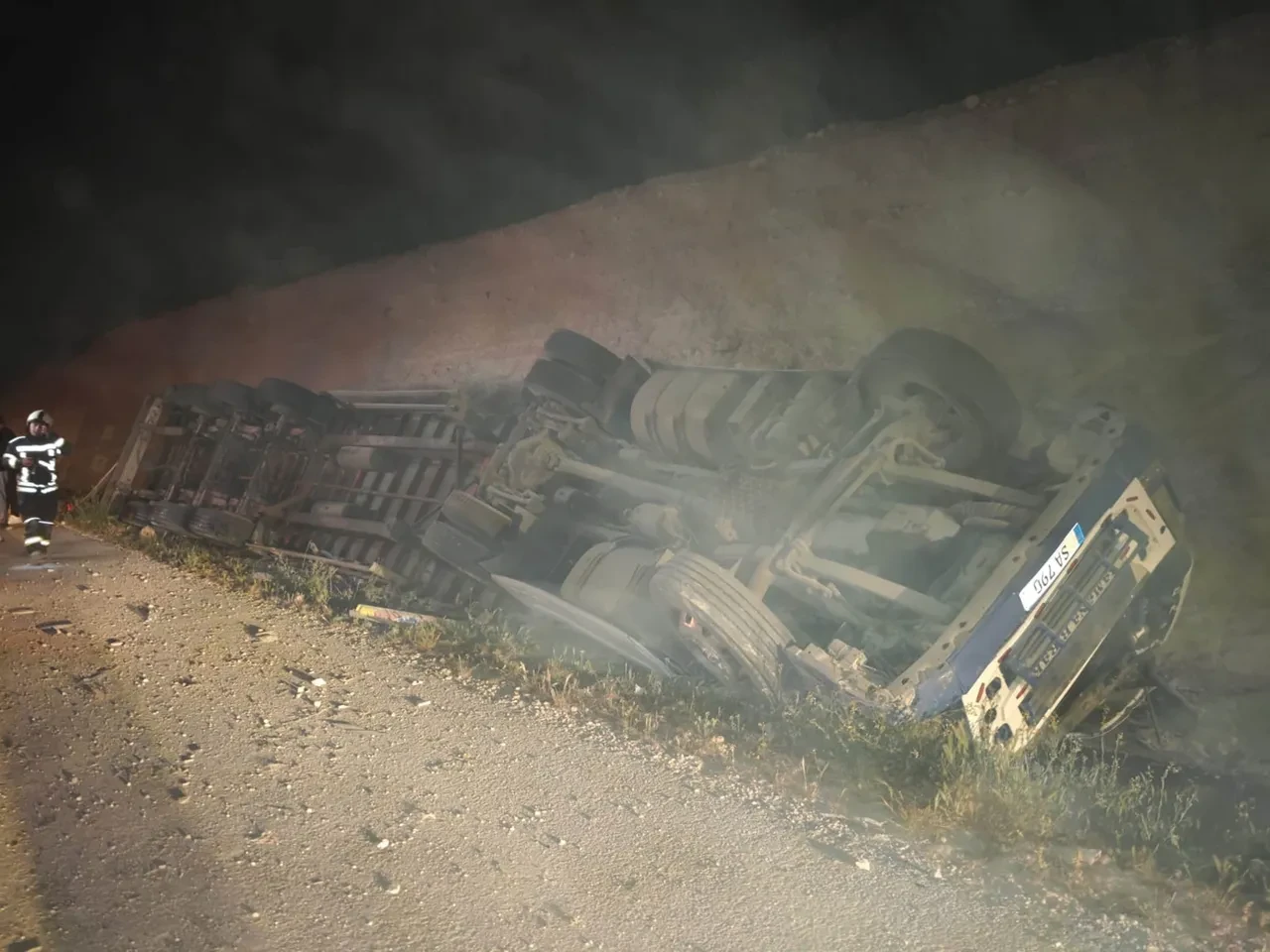 Mersin'de korkunç kaza! Tır hurdaya döndü! Sürücü feci şekilde can verdi