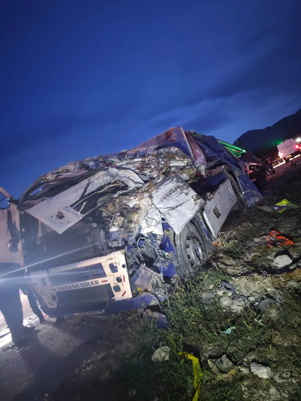 Mersin'de korkunç kaza! Tır hurdaya döndü! Sürücü feci şekilde can verdi