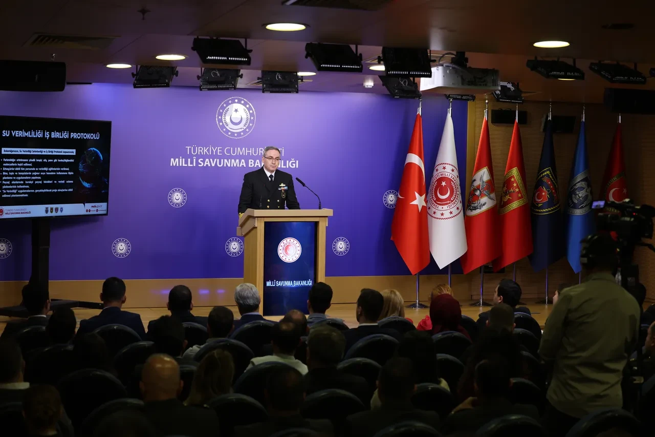 MSB'den Yunan askerlerinin skandal sloganlarıyla ilgili açıklama! 'TSK’dan hiçbir zaman böyle davranışlar göremeyeceksiniz'