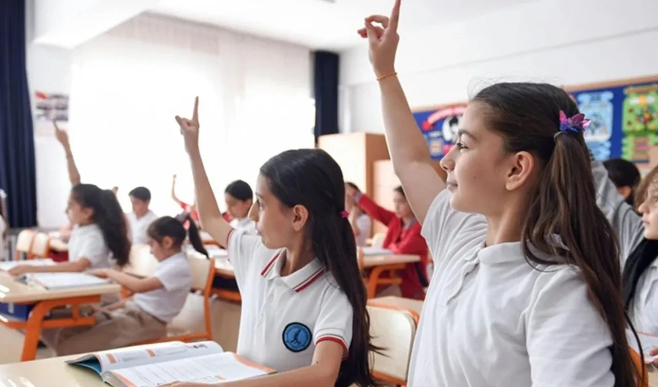 Özel okullar mercek altında! MEB'den yemek, kıyafet, kırtasiye ödemelerine sıkı takip