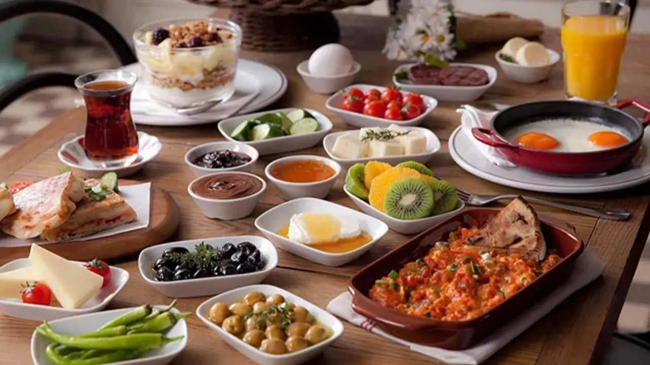Ramazan Bayramı'nda nasıl beslenmeliyiz? Uzman diyetisyenden kritik uyarılar