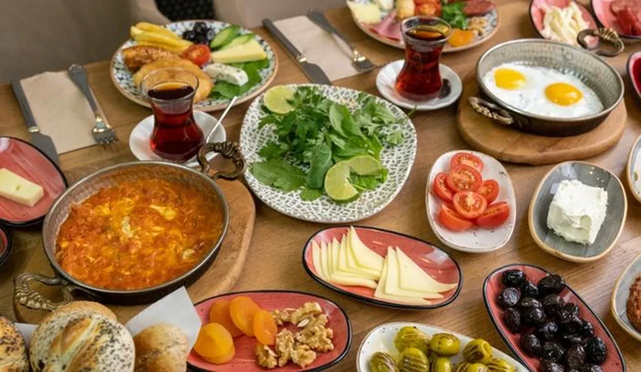 Ramazan Bayramı'nda nasıl beslenmeliyiz? Uzman diyetisyenden kritik uyarılar