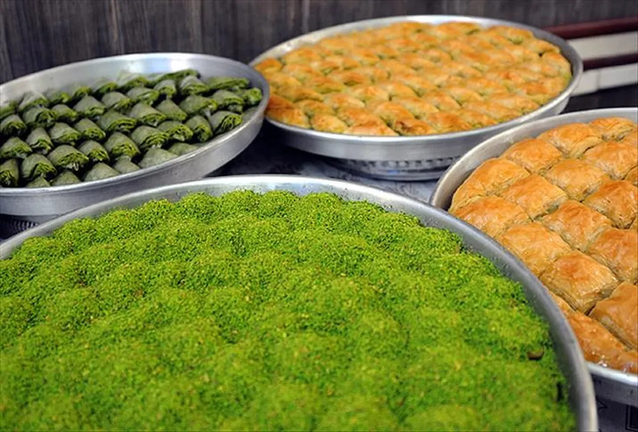 Ramazan Bayramı'nda nasıl beslenmeliyiz? Uzman diyetisyenden kritik uyarılar