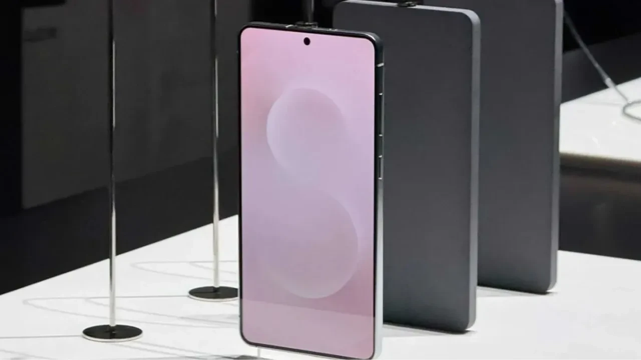Samsung'un en ince telefonu S25 Edge geliyor! Resmi görüntüleri sızdı