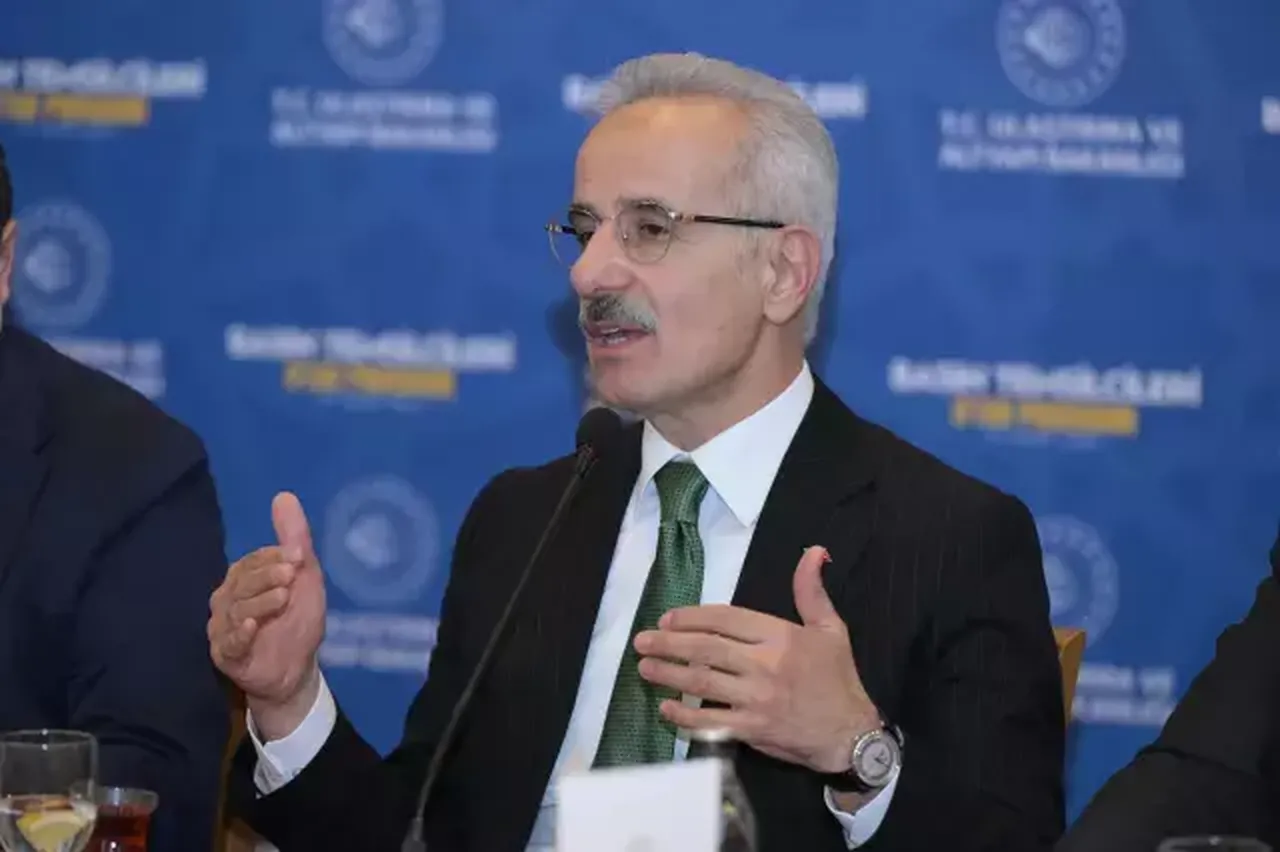 Bakan Uraloğlu müjdeyi verdi! Ankara ve İstanbul arası 80 dakikaya düşecek