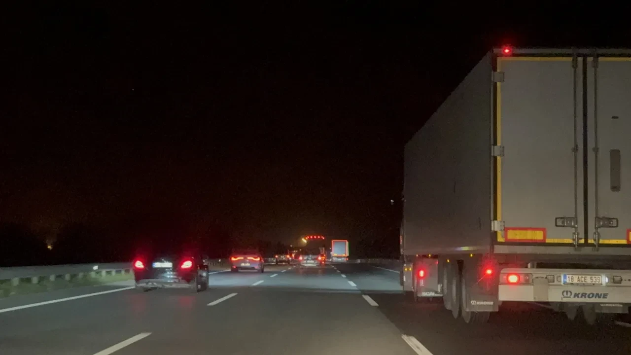 Bayram göçü başladı: Tatilciler yollara döküldü
