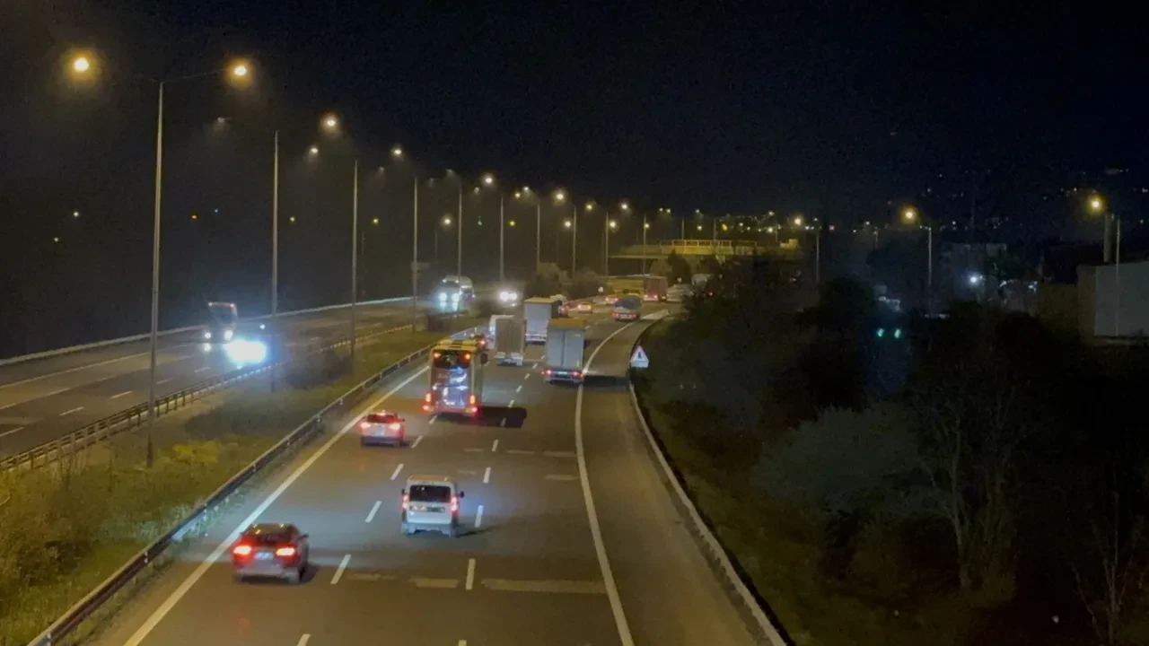 Bayram göçü başladı: Tatilciler yollara döküldü