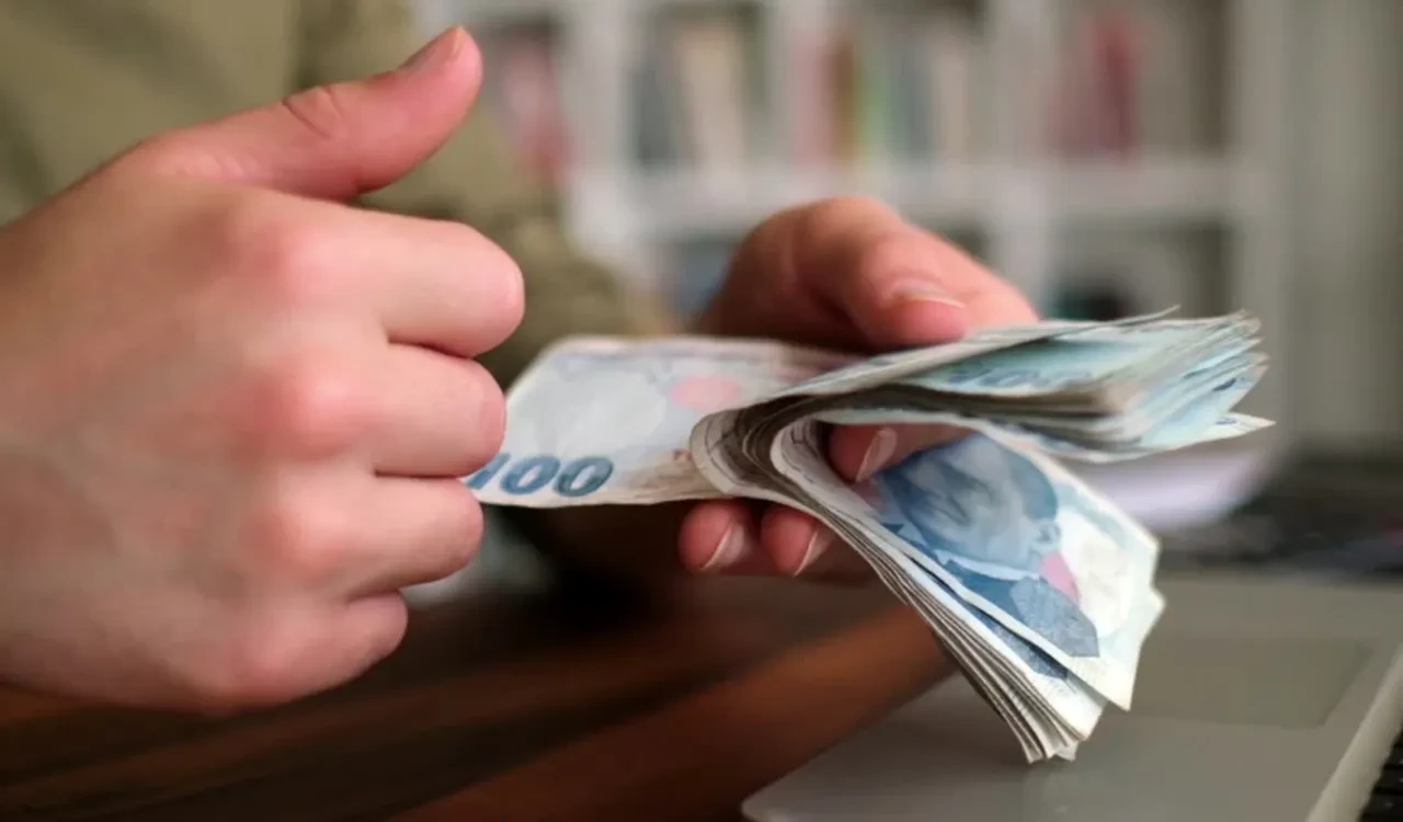 Dev şirketten bayram müjdesi! Tüm çalışanlarına 15 bin TL ikramiye